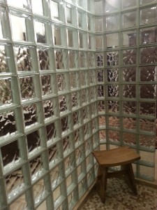 Banding effect with see through and wavy glass blocks in a shower