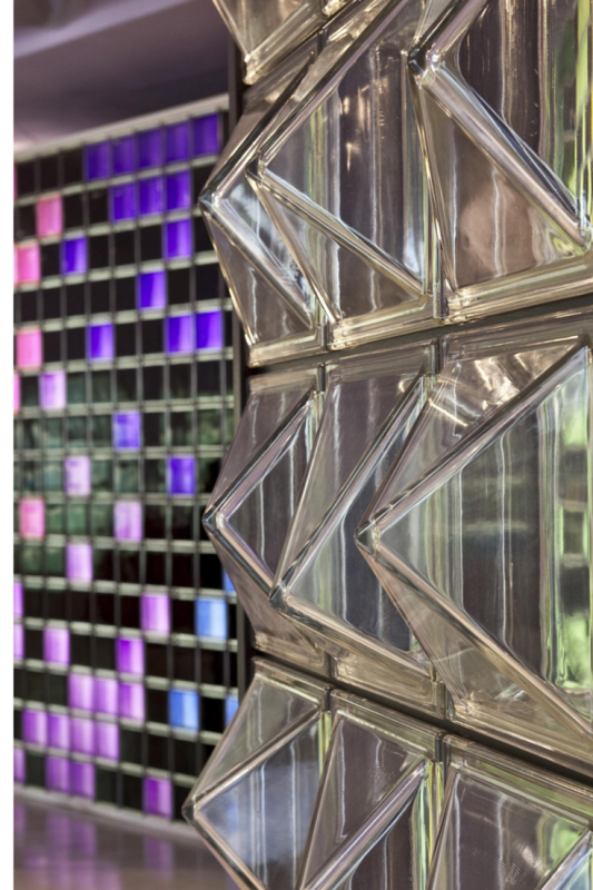 Pyramid and textured glass blocks with a projecting 3D design 