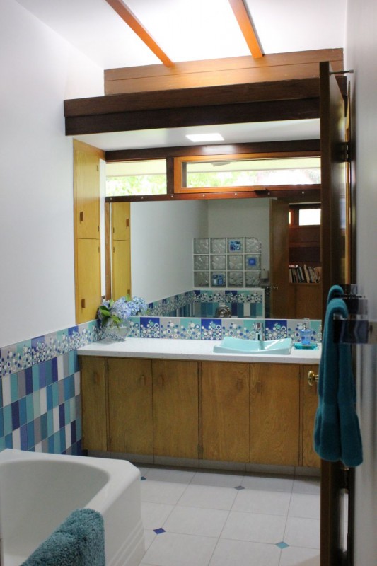 Kids bath remodel in Usonian Frank Lloyd Wright home in Fresno California