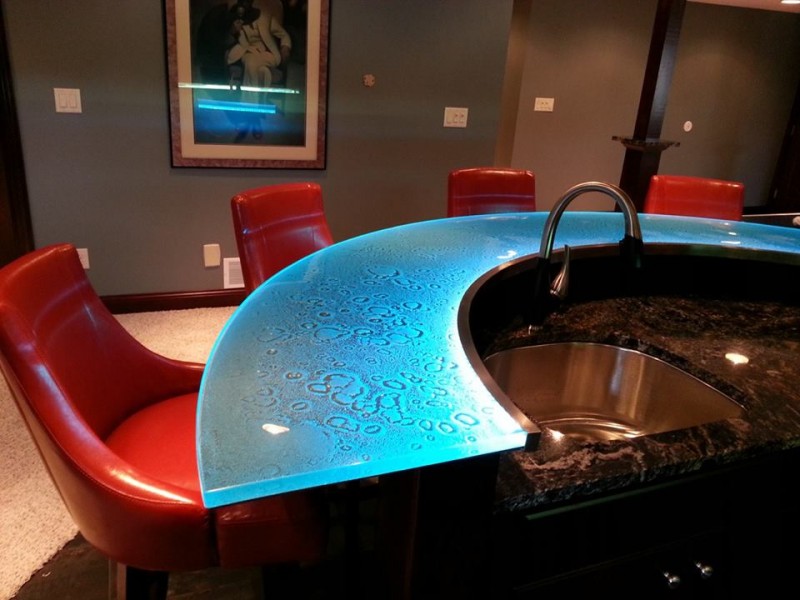 Illuminated cast glass countertop for a recreation bar 