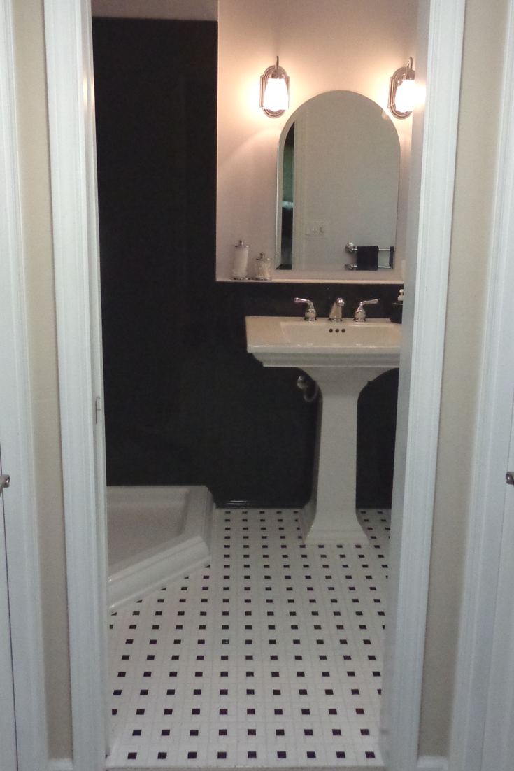 “Susie Vila” Gets Her Black and White Bathroom