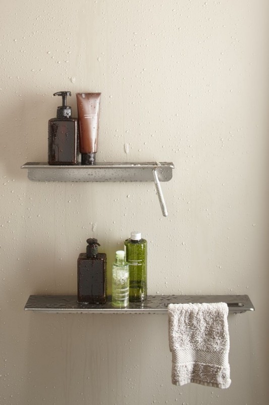 Floating shower shelves can be removed for easy cleaning