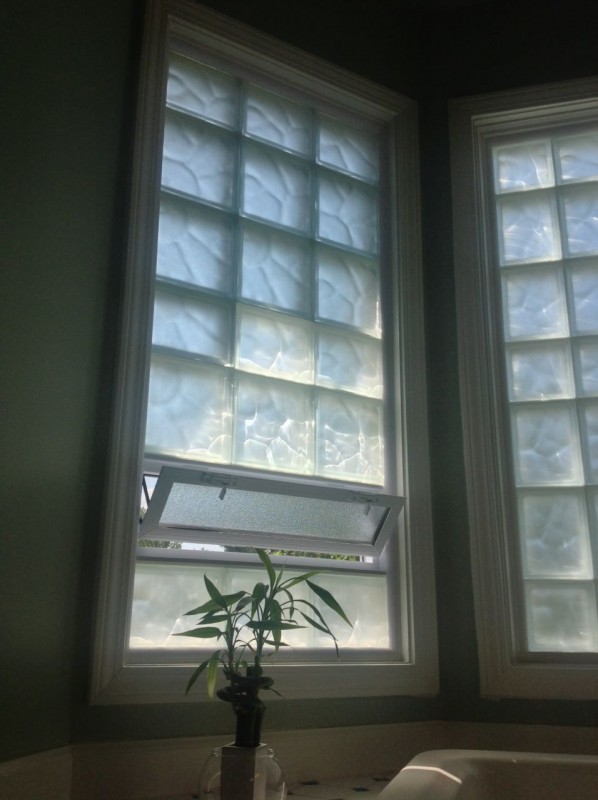 Frosted glass block window with an air vent