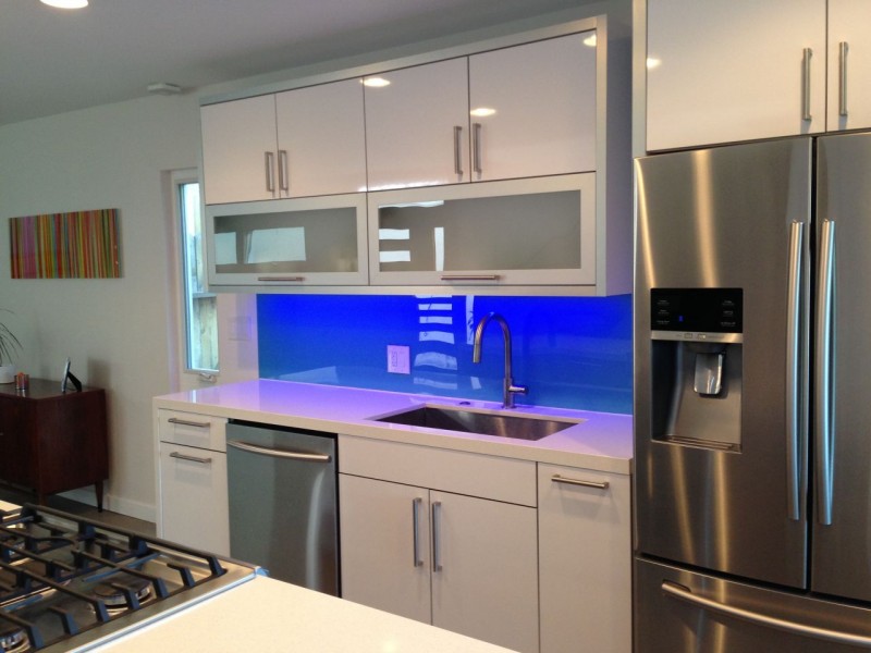 This blue high gloss kitchen backsplash was a DIY project 