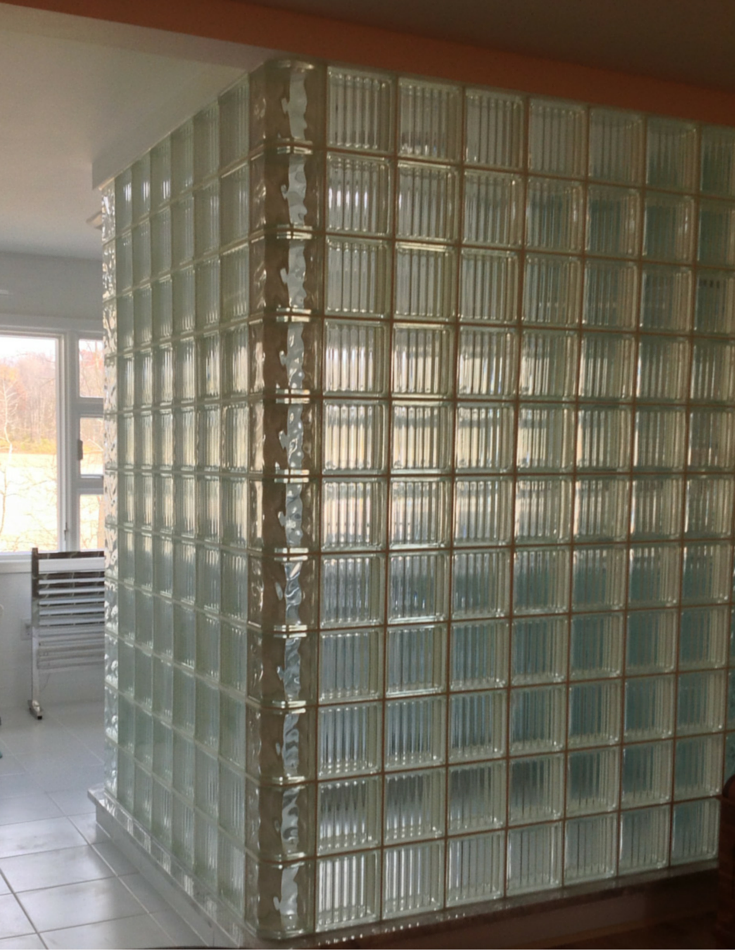 Argus and Decora alternating glass block patterns in a glass block shower in Ohio