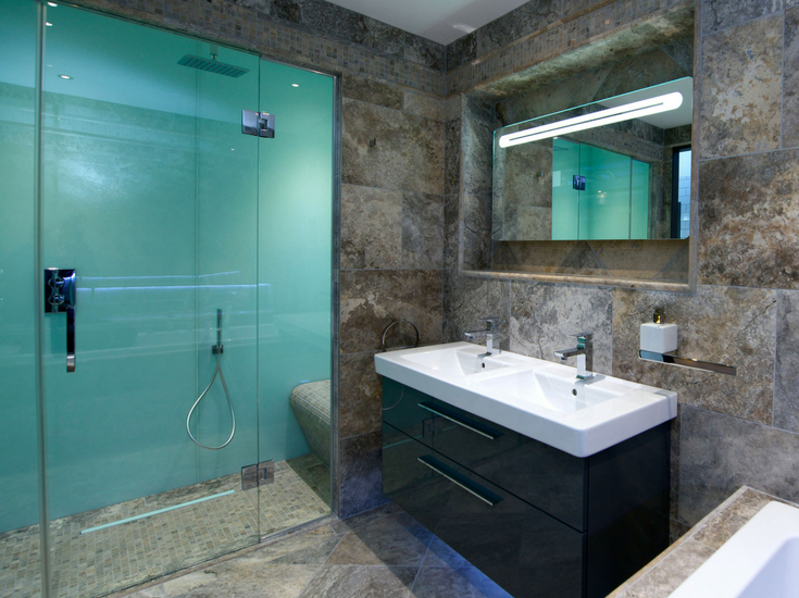 Glacier colored low maintenance high gloss shower panels used in a custom enclosure | Innovate Building Solutions