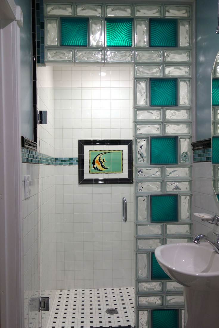 https://blog.innovatebuildingsolutions.com/wp-content/uploads/2017/02/Glass-block-shower-wall-with-colored-glass-blocks-and-different-patterns.png