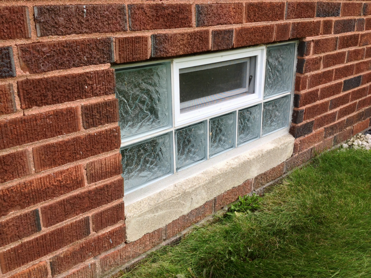 A frameless glass block basement windows with a fresh air vent in a high privacy iceberg pattern | Innovate Building Solutions 