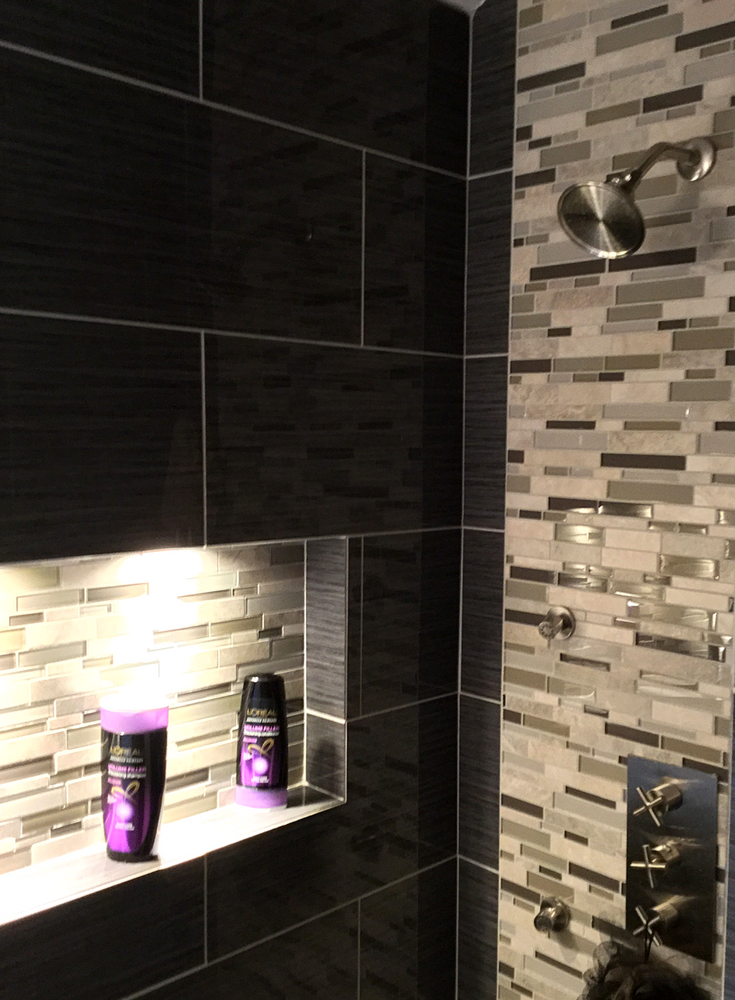 A bathroom recessed niche illuminated with LED lights in a contemporary Columbus Ohio bathroom | Innovate Building Solutions 