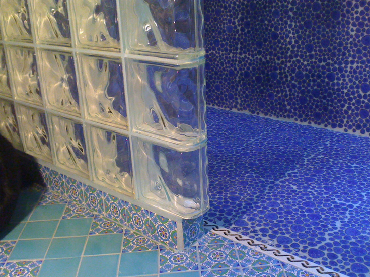 A tile floor which spills out onto the bathroom floor using a one level wet room system | Innovate Building Solutions 