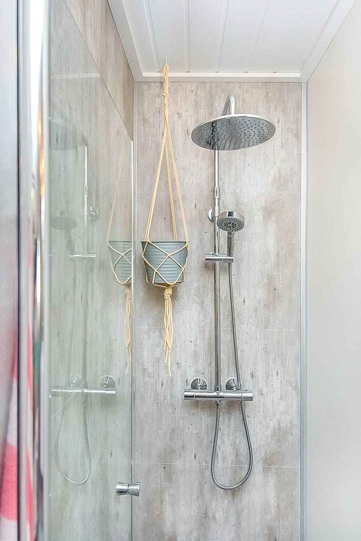 Rain shower head with cracked cement laminate shower wall panels | Innovate Building Solutions | #RainHead #ShowerRainHead #BathroomRemodel #Laminatewallpanels