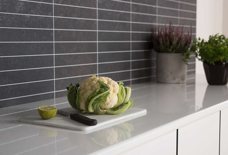 Advantage 7 Fibo Laminate Kitchen Black Stone Backsplash panels | Innovate Building Solutions | #KitchenBacksplash #GroutfreePanels #BeautifulKitchen