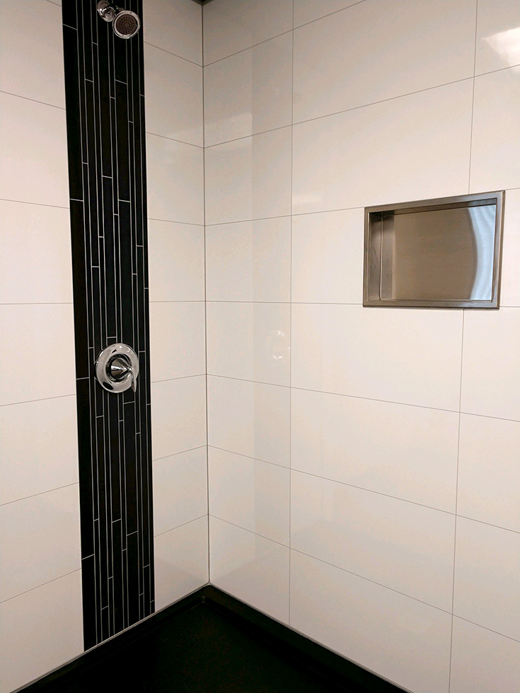 Fibo laminate white gloss panels with no seam trim in corners | Innovate Building Solutions | #Laminatewallpanels #DIYshowerRemodel #GroutFreeShower #Nogroutshower