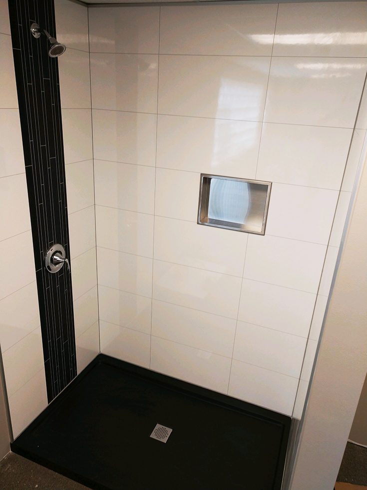 https://blog.innovatebuildingsolutions.com/wp-content/uploads/2019/11/Stainless-steel-niche-in-laminate-shower-wall-panel-surround-system.jpg