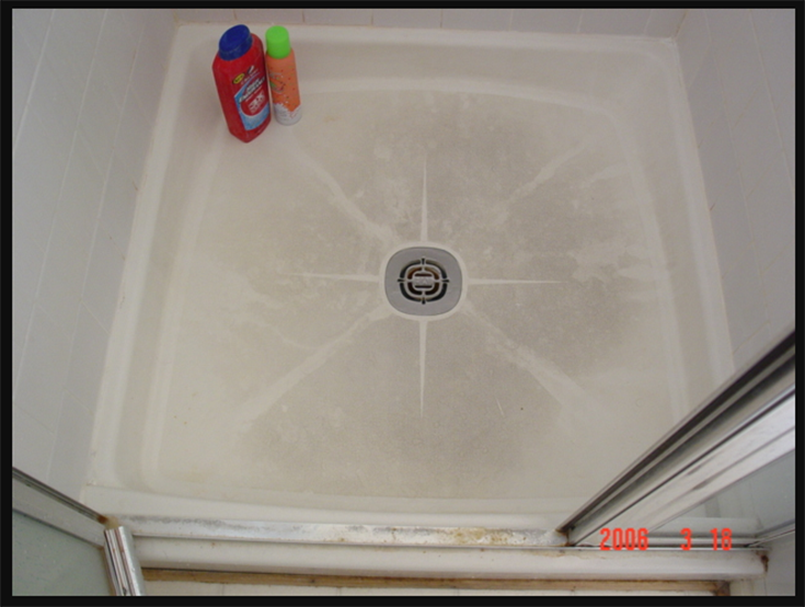 dirty fiberglass shower pan credit www.uglygrout.com | Innovate Building Solutions #Fiberglass #Showerbase #Showerwall