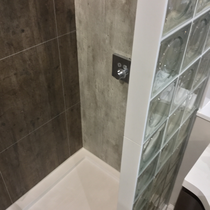 glass block shower wall grout free wall panels and base | Innovate Building Solutions | #glassblockshower #Groutfreeswall #WallPanels