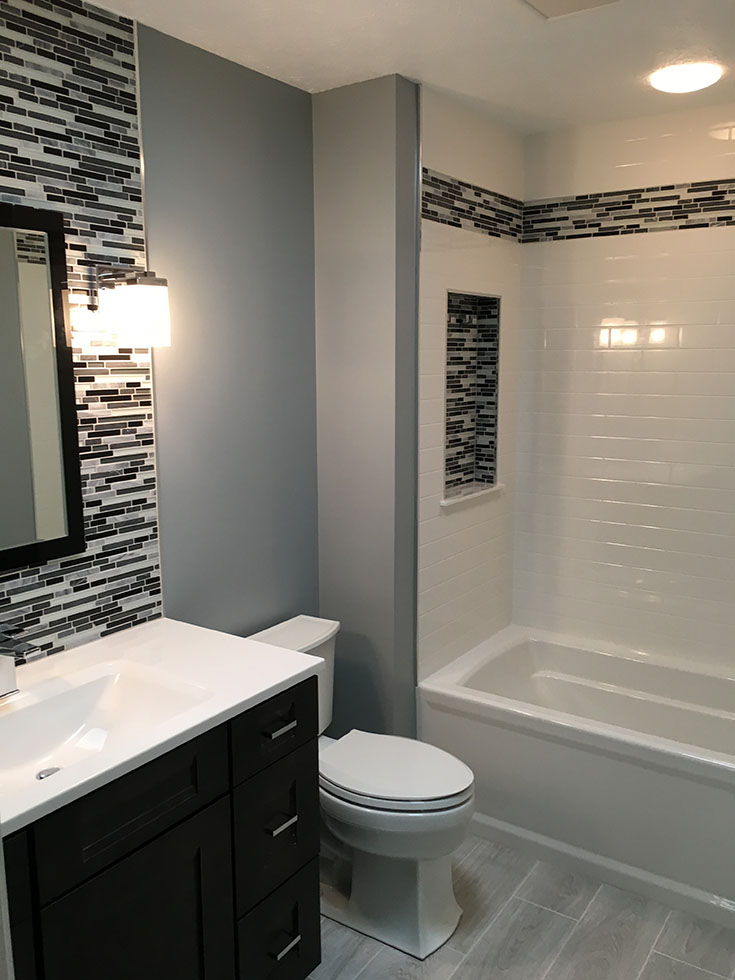 Alternative 4 white subway tile cultured granite bathtub wall panels | Innovate Building Solutions | #SolidSurface #SubwayTile #CulturedGranite #OnyxCollection