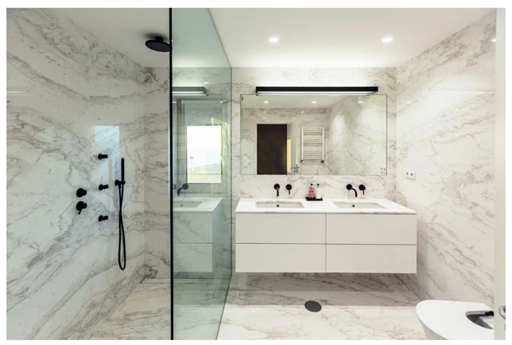 Alternative 5 marble slabs in a luxury shower credit www.sefastone.com | Innovate Building Solutions | #CulturedStone #Granite #Marble #LuxuryMarble