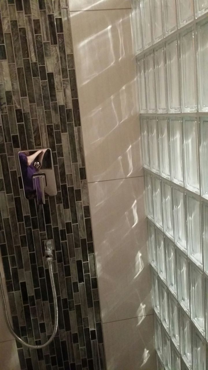 Size idea 2 vertical laid 4 x 8 glass blocks with vertical tile accent trim in a shower | Innovate Building Solutions | #Glassblock #Glassblock #ShowerDesign