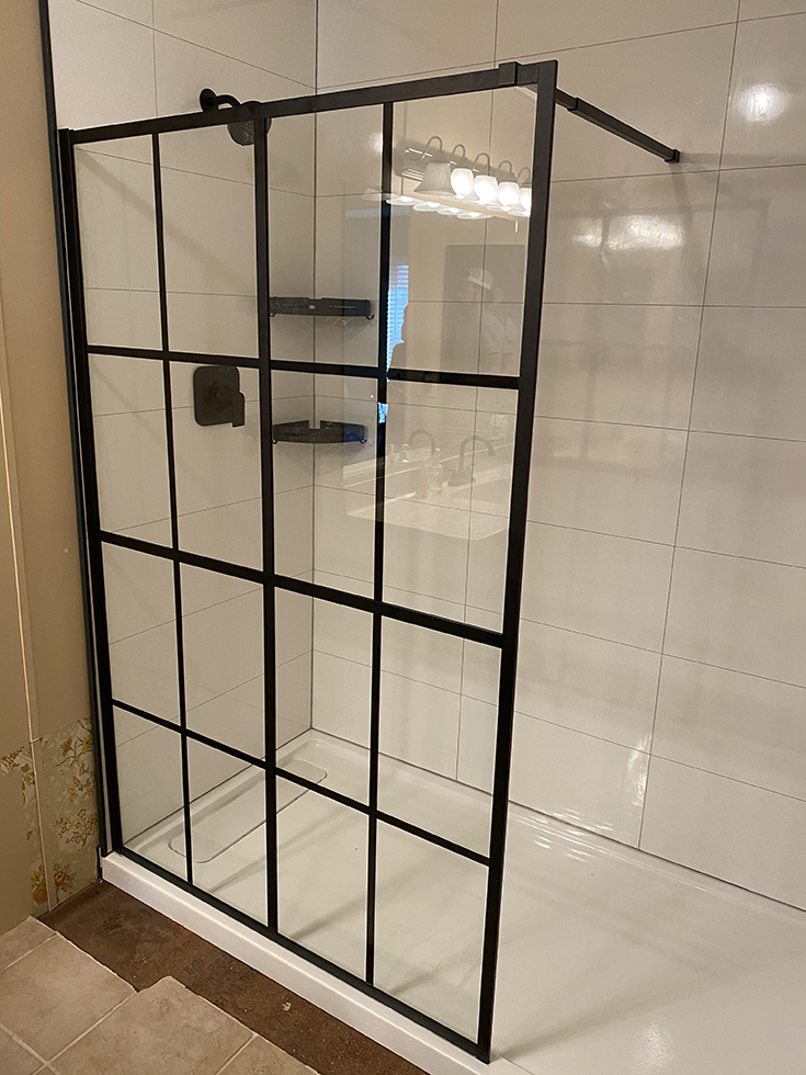 Mistake 8 brighter laminate shower wall panels white high gloss 24 x 12 and a black shower screen | Innovate Building Solutions #BathroomRemodel #GlossyPanels #HighGlossWhite #BlackAccent #WhiteBlackShower