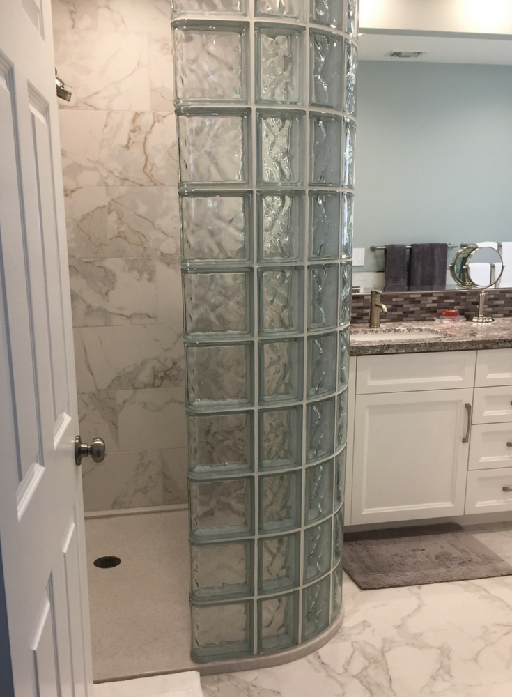 Pro 5 curved glass block wave pattern shower on a low profile solid surface shower pan | Innovate Building Solutions #GlassBlock #GlassBlockWall #SolidSurfaceBase