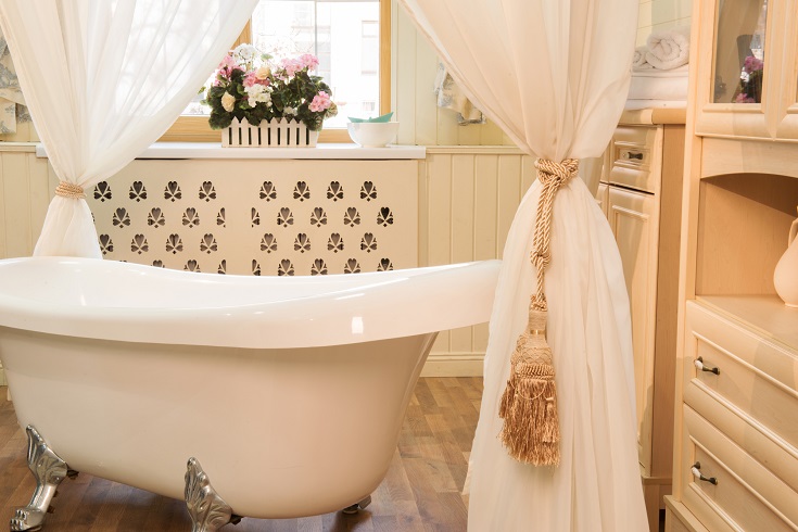 Interior images of bathroom in classic style | Innovate Building Solutions #ClawFootTub #FreeStandingClawFootTub #VintageBathTubRemodel