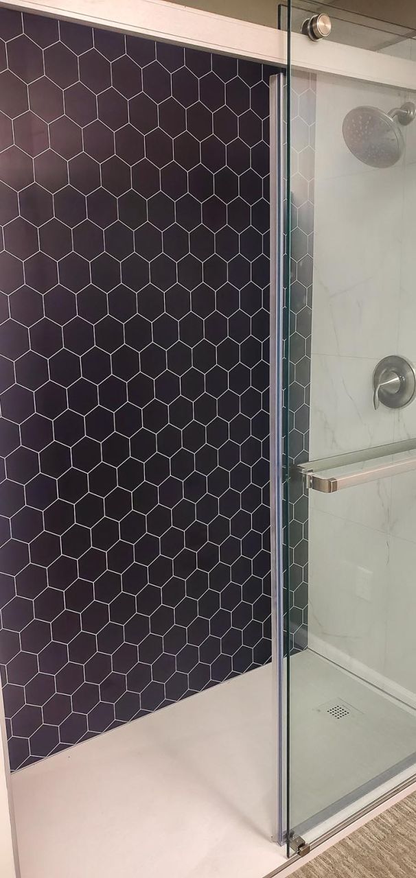 Black hexagon and Bianco marble shower display