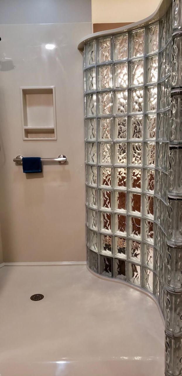 Tip 9 serpentine glass block walk in shower solid surface walls - Innovate Building Solutions, Glass Block Shower Wall, Custom Shower Renovations, Home Improvement Projects, Walk In Shower Ideas