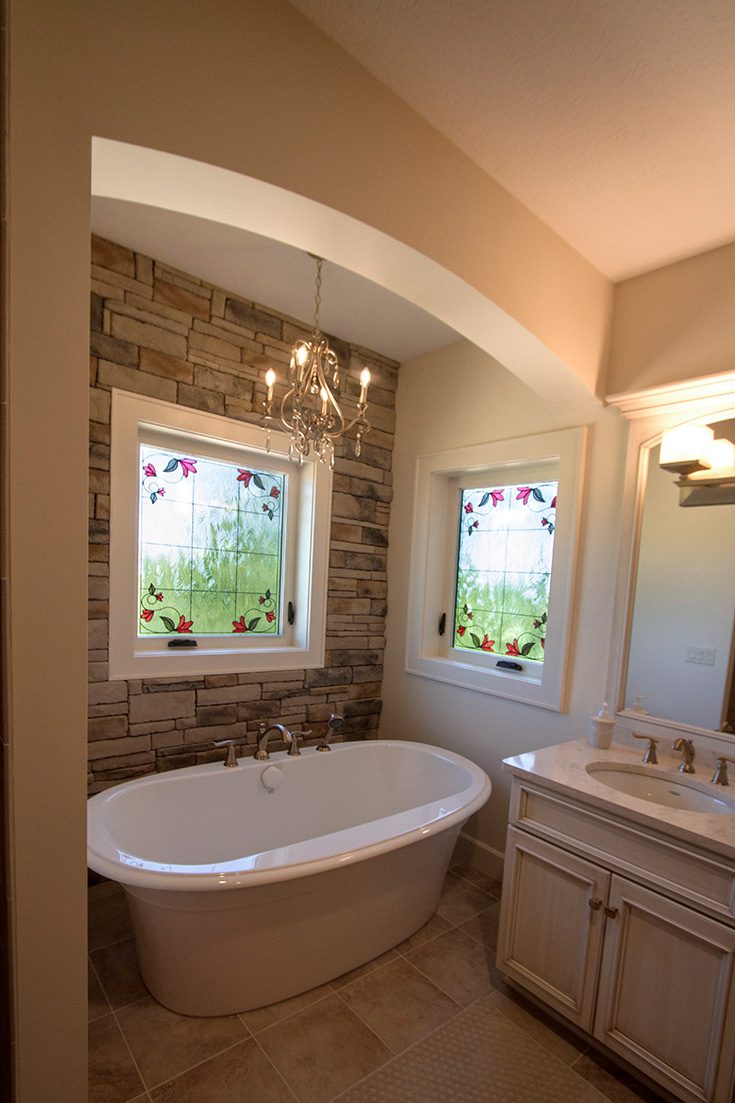 Question 2 decorative glass window - Innovate Building Solutions, Bathtub Alcove Concepts, Modern Bathroom Design, Bathtub Surround Ideas, DIY Custom Bathrooms