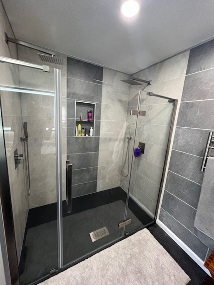 Criterion 3 element 2 Fibo tile look laminate shower panels 3D stone look - Innovate Building Solutions, Luxury Bathroom Designs, Dream Shower Concepts, Walk In Bathroom Showers, Beautiful Walk In Showers