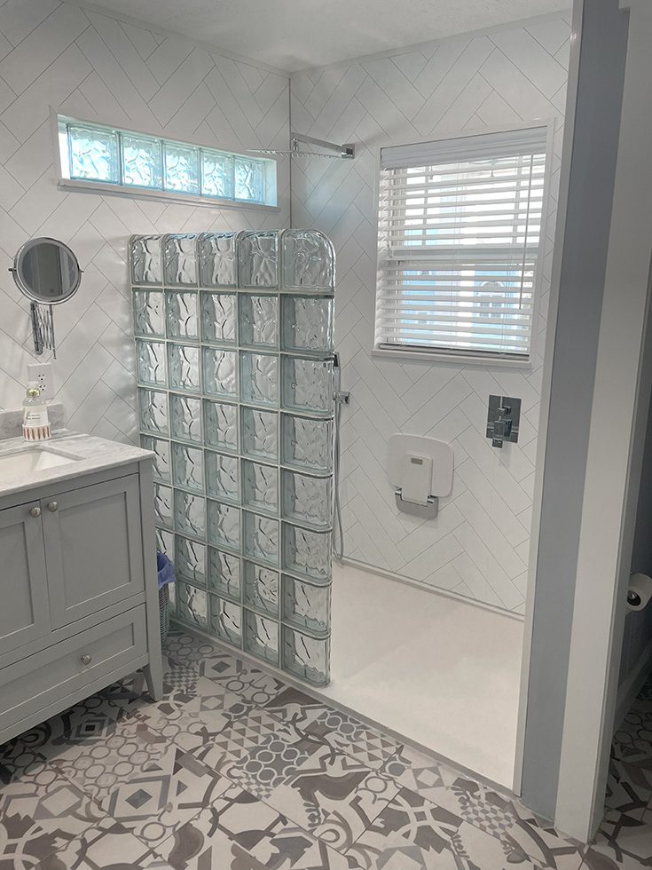 Element 5 straight glass block shower wall design - Innovate Building Solutions, Cleveland Ohio Custom Showers, Modern Bathroom Shower, Glass Block Shower Wall, Custom Glass Block Wall Designs
