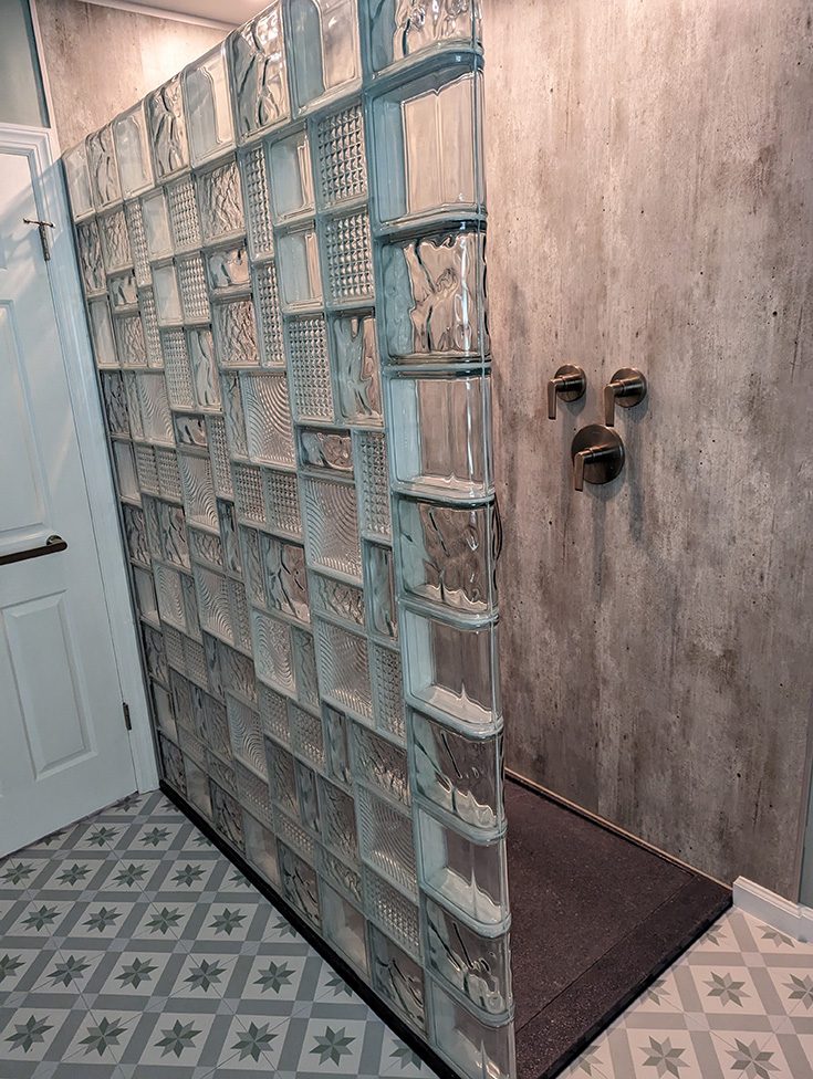 Don't Worry 3 mosaic glass block prefabricated shower wall - Innovate Building Solutions, Glass Block Shower Designs, Custom Shower Concepts, Bathroom Shower Projects, DIY Bathroom Showers