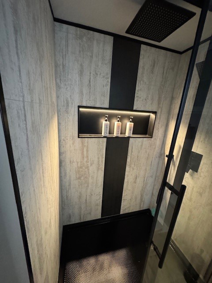 Mistake 11 horizontal niche age in place shower with vertical accent panel - Innovate Building Solutions, Cleveland Ohio Custom Shower Accessories, Bathroom Shower Renovations, DIY Modern Showers, Walk In Shower Niches